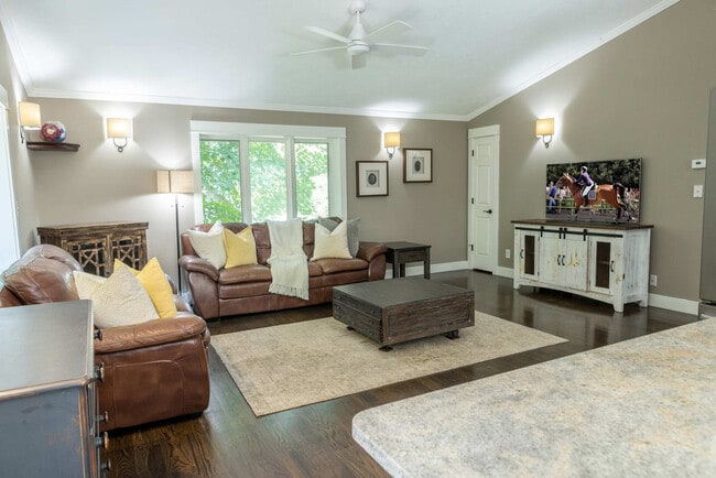 Building Photo - 8212 Bennett Rd Unit ID1339913P