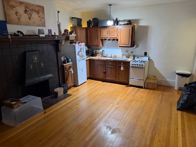 Building Photo - 719 Park Ave Unit 2