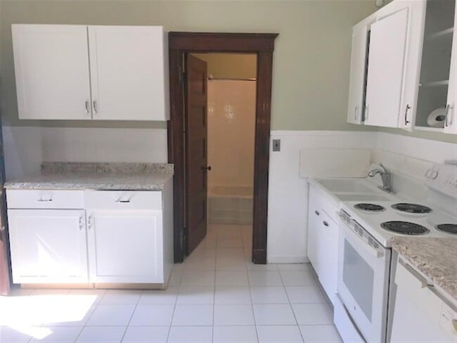 Building Photo - 106 Summer St Unit 1