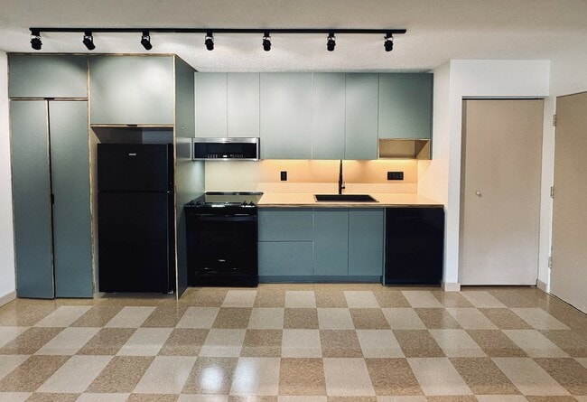 New! 2BD, 1BA - 800SF -Premium Plus-Available 4/6! Modern kitchen with sleek cabinets, stylish lighting, and new modern flooring. - Piccadilly East