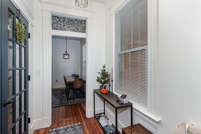 Photo - 251 W 8th St