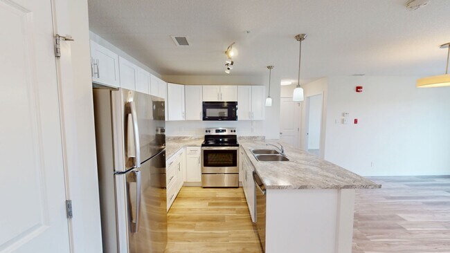 Photo - 10101-10101 101 Ave Unit 402