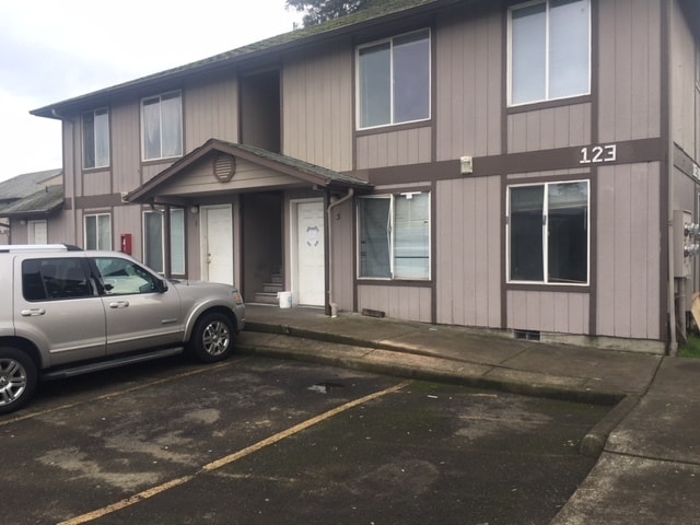 125 E Elmore St Unit 2