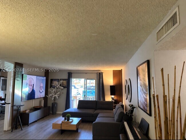 Building Photo - 17901 NW 68th Ave Unit R105