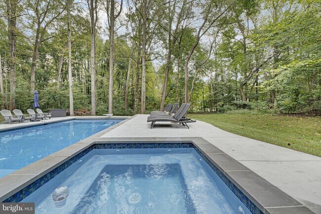 Photo - 1085 Pemberton Ln