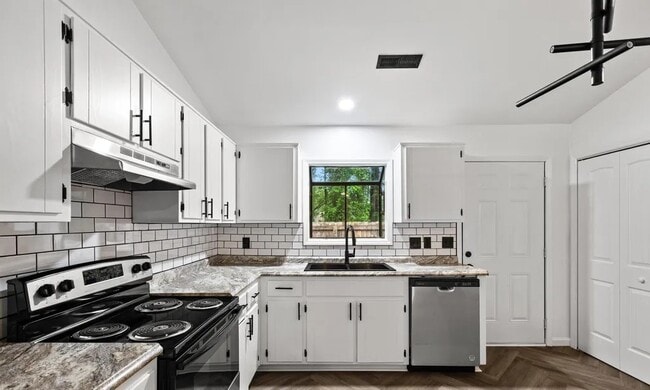 Photo - 148 Corey Cir