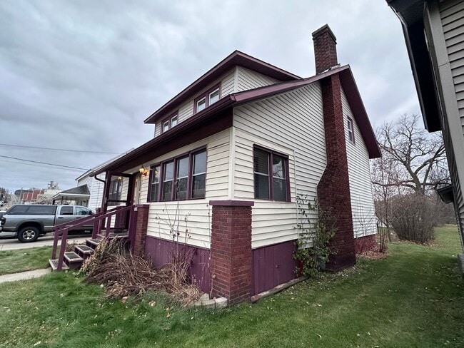 Photo - Click the “Apply Now” button or email wapmrentals@gmail.com for a prompt response.