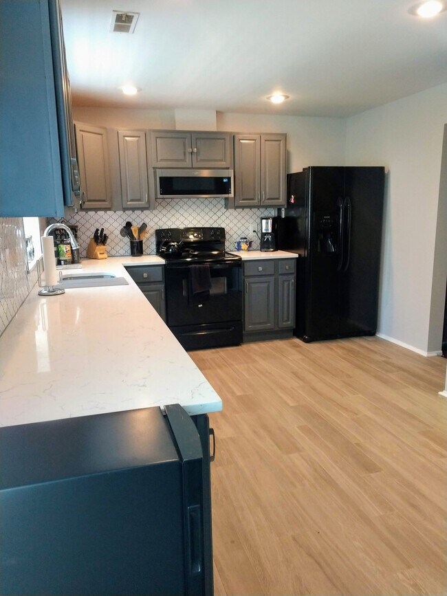 Photo - 9583 Sea Shadow