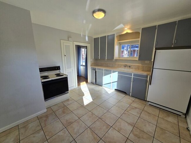 Photo - Bright 1 Bedroom Duplex with Classic Charm near Virginia Lake