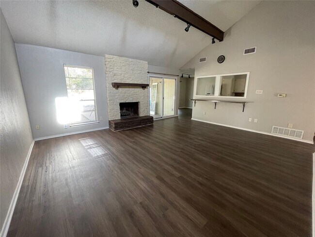 Photo - 412 Blue Valley Dr