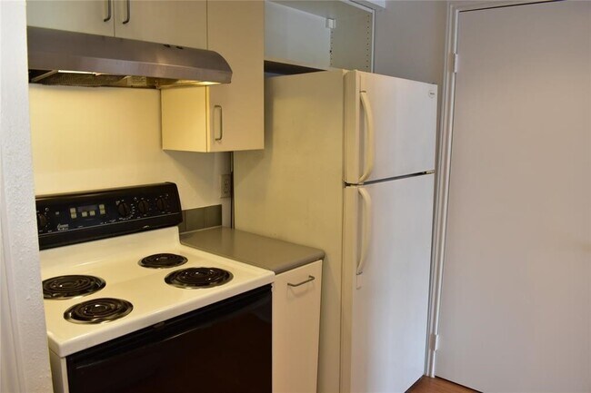Photo - 2425 Underwood St Unit 350