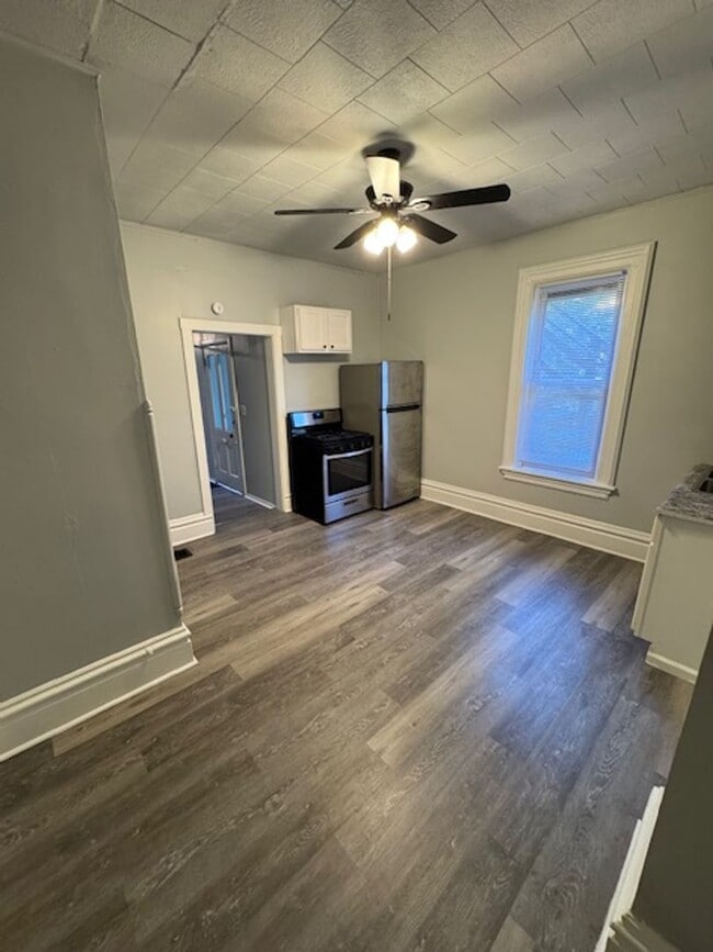 Photo - 302 E Washington St Unit 3