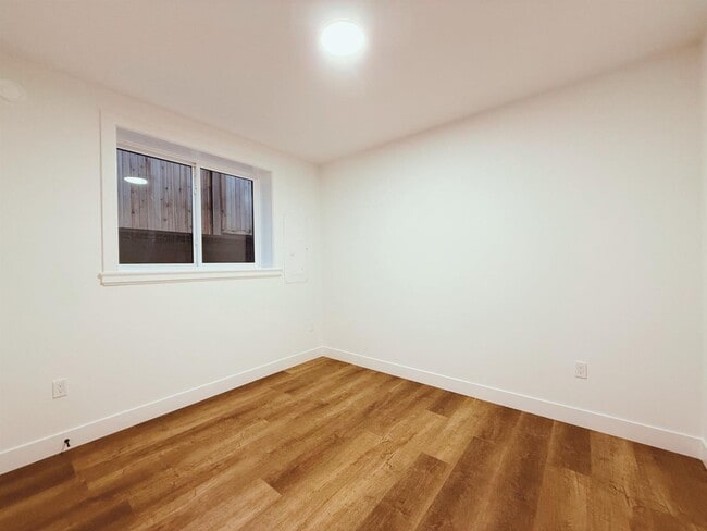 Photo - 16676-1617A 17a Ave