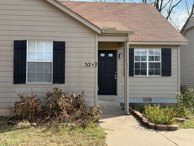 Building Photo - 2 bedroom Duplex in Catoosa, Small Pets welcome
