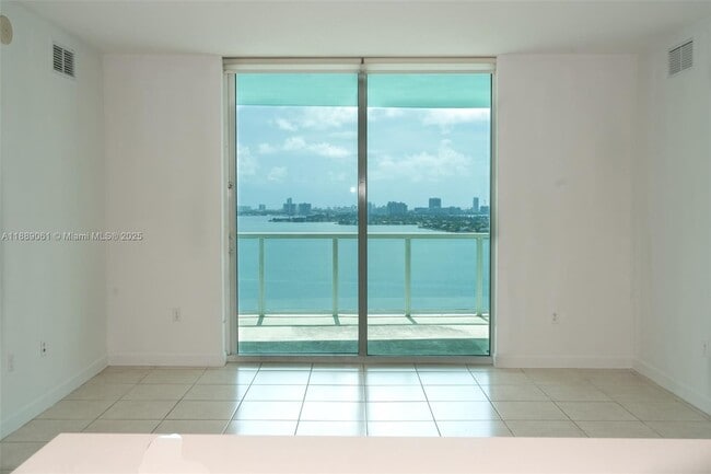 Photo - 1900 N Bayshore Dr Unidad 2201