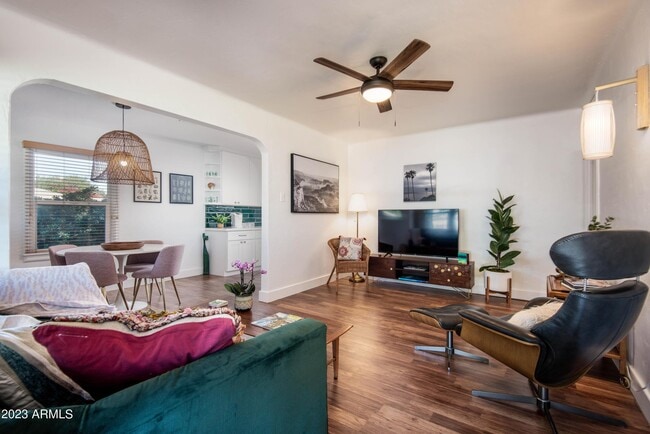 Photo - 1301 W Glenrosa Ave