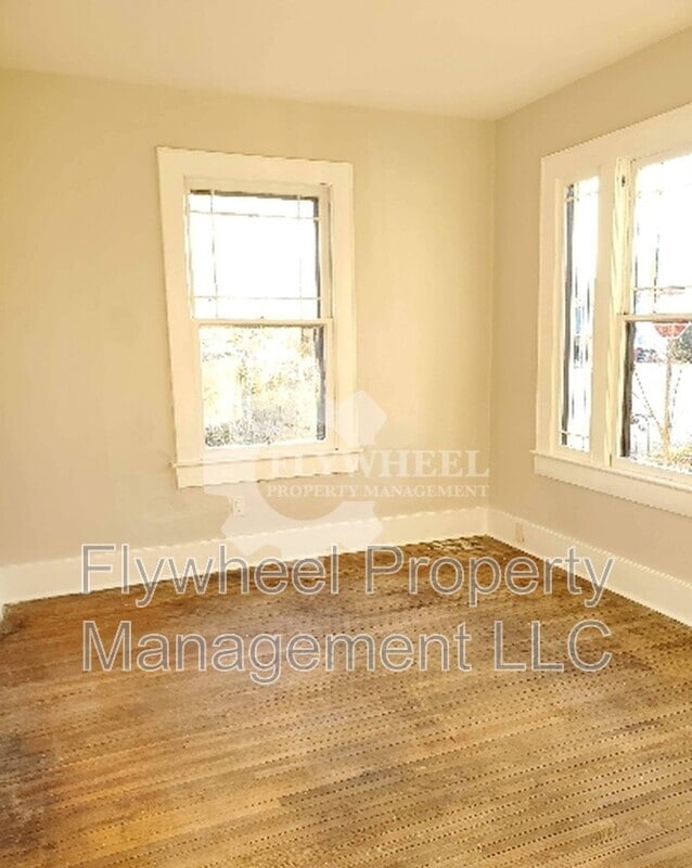 Photo - 910 S Crest Rd