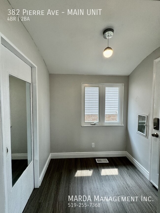 Photo - SPACIOUS 4 BED/2 BATH MAIN FLOOR UNIT + 80% OF UTILITIES Unit MAIN