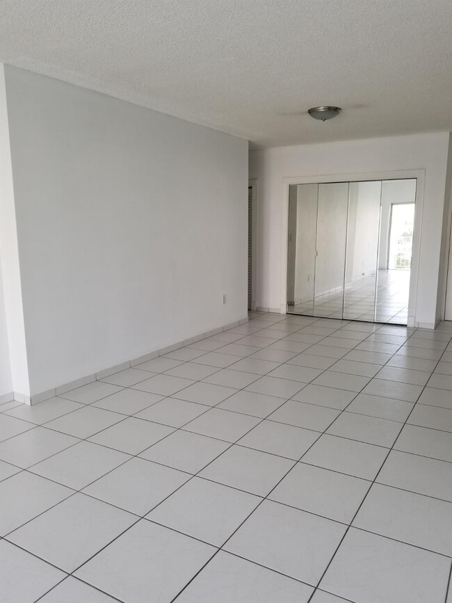 Photo - 500 Bayview Dr Unit 817
