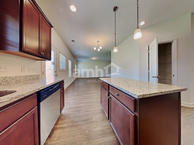 Photo - 523 Lateleaf Dr