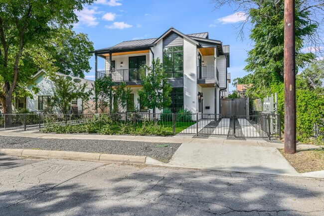 Photo - 310 Lavaca St
