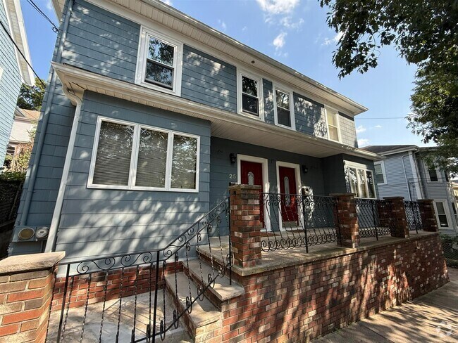 Building Photo - 25 Putnam St Rental