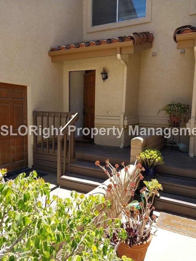 AVAILABLE NOW - 3 Bed, 2.5 Bath Nipomo Condo