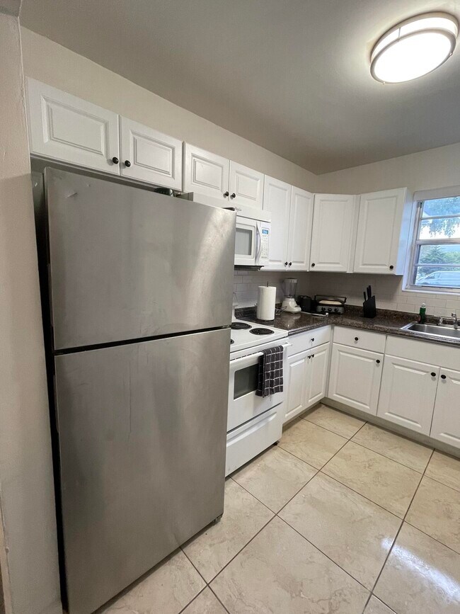 Photo - 1401 N 16th Ct