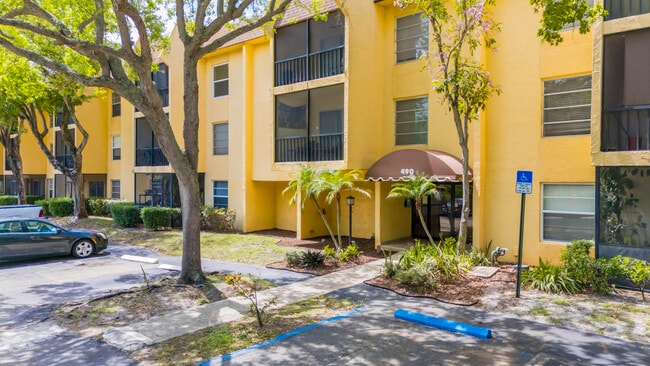 Building Photo - 490 NW 20th St Unit 1030