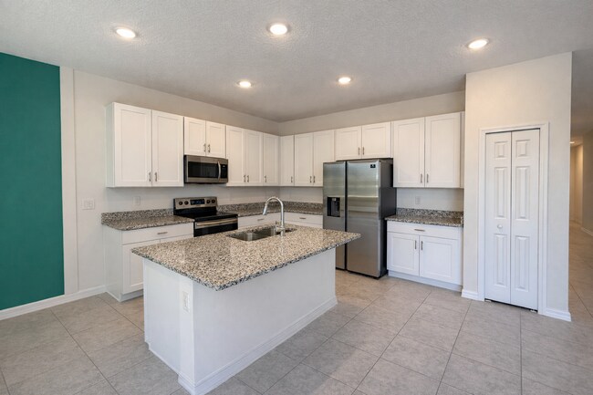 Photo - Charming 3-Bed Oasis with Elegance in Haines City!