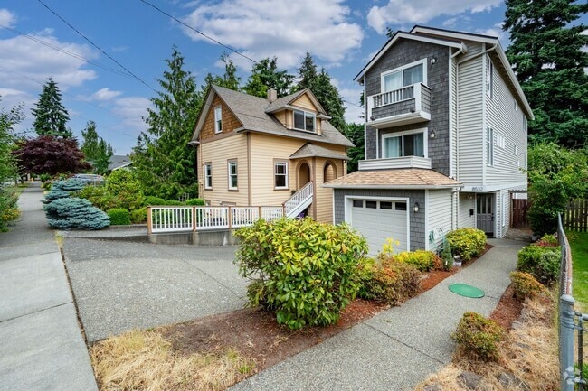 Building Photo - 3-Story Greenlake Home - Private Yard and ...
