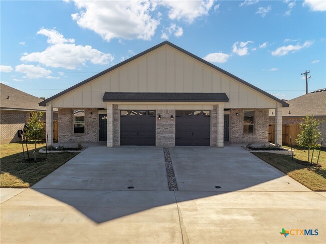 Photo - 5112 Rose Gdn Lp Townhome