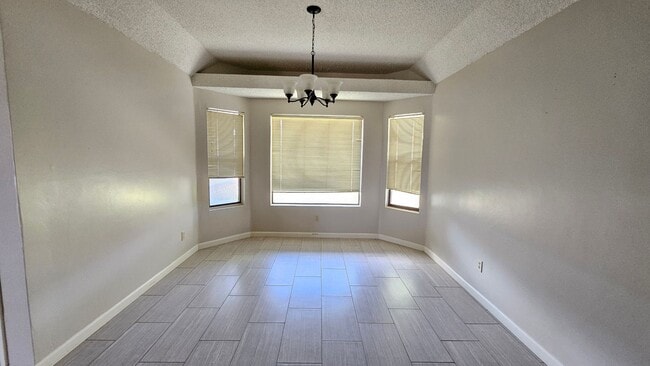 Photo - Irene Gem - 3bd & 2bth