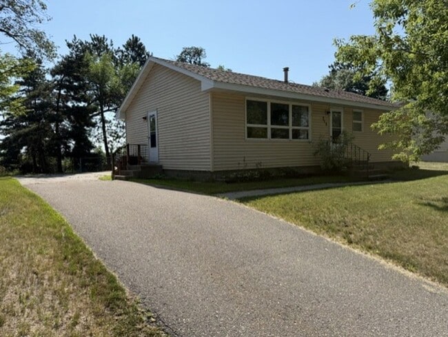 Photo - 3 BR, 1 bath, fenced in back yard