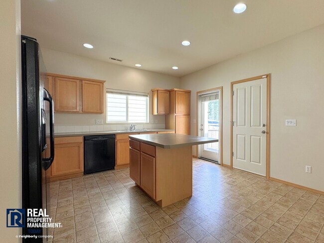 Photo - 5614 Acclamation St E