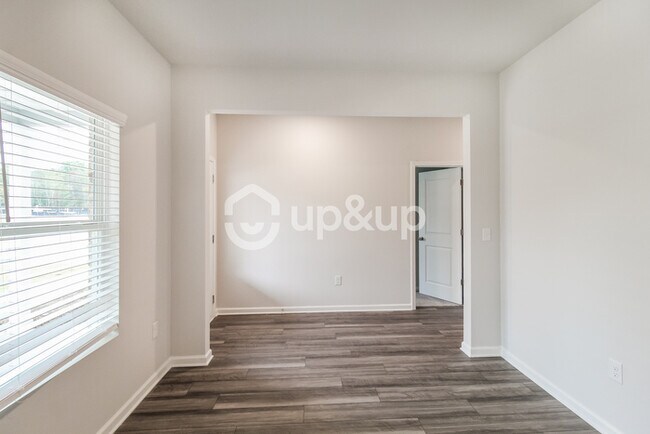 Photo - Fantastic 4bd/2.5ba home! Let yourself in!