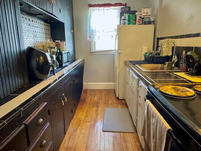 Photo - 70 Edwards St Apartments