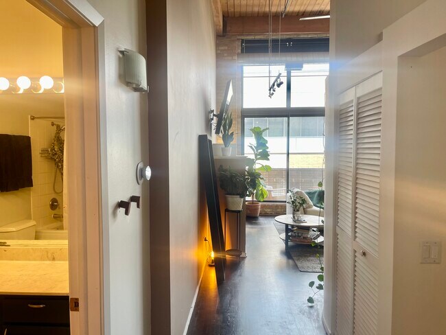 Photo - 1935 N Fairfield Ave Unit 306