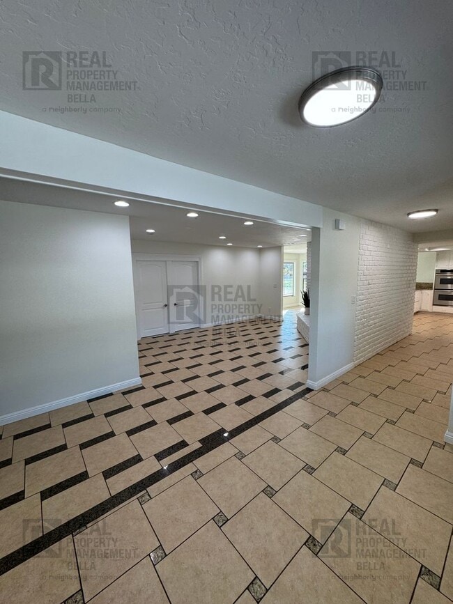 Photo - 7BR Single-Story Retreat on 2.7+ Acres – Spacious, Sun-Filled Living in Prime Temecula