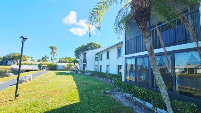 Building Photo - 1001 Green Pine Blvd Unit C2