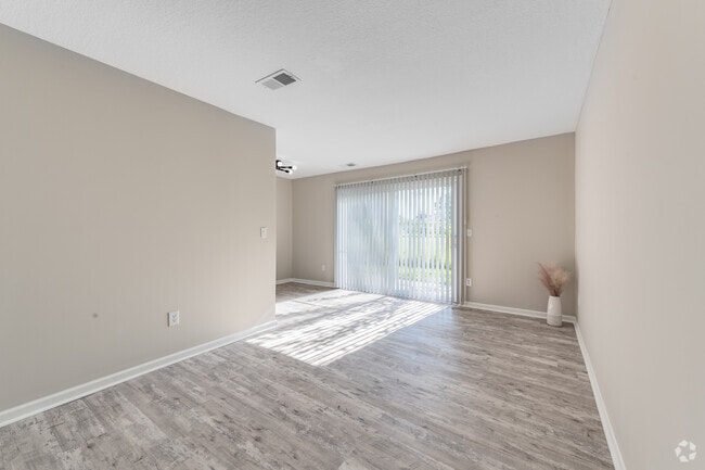 1 BR, 1 BA, 646 SF