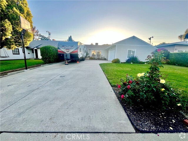 Building Photo - 1529 N Miramonte Ave Rental