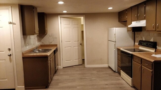 Photo - 3847 Benview Ave