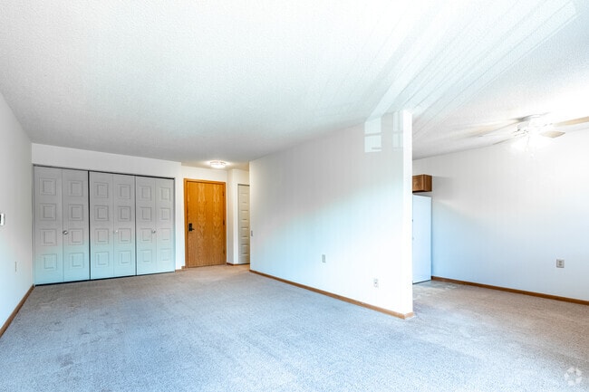 1BR, 1BA - 860SF - Living Room, Dining Room Kitchen