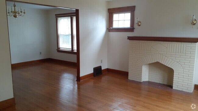 Building Photo - 23 Union St Unit Right Rental