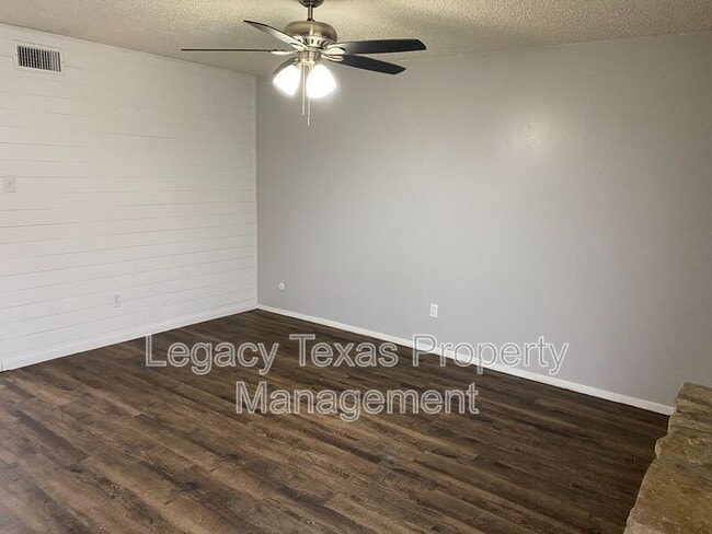 Photo - 1503 Nolan River Rd