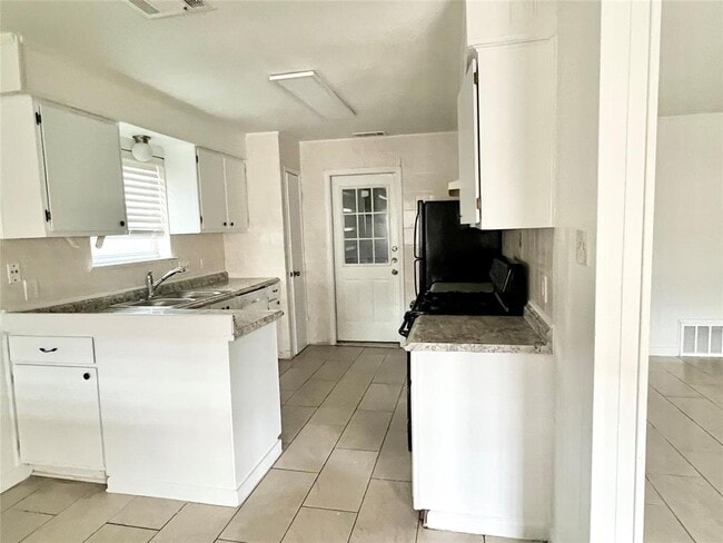 Photo - 10806 Humington Dr