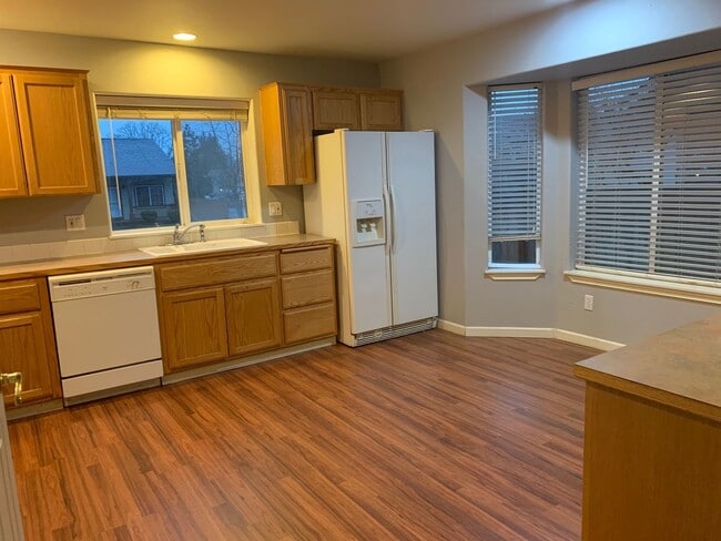 Photo - Spacious 4 bed/2.5 Bath Single Family Home Hillsboro