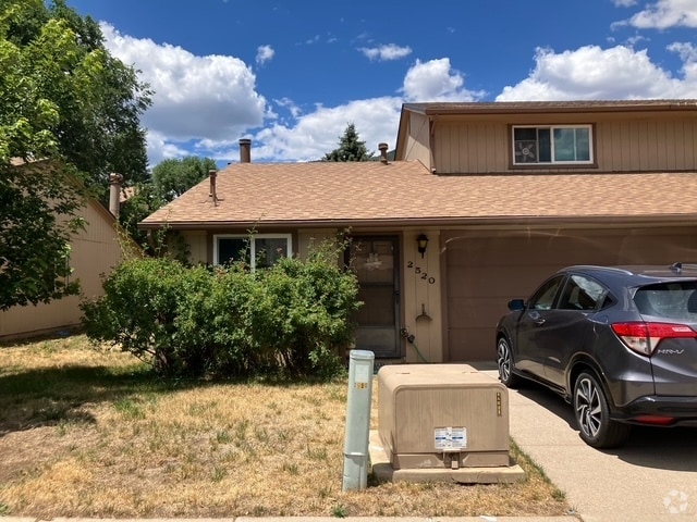2 car garage - 2520 E Cassidy Ln Rental