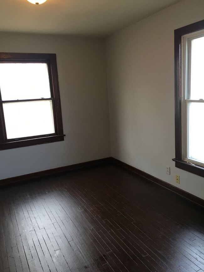 Photo - Spacious 5 Bedroom 2 Bath Home, with 2 bedrooms and bath on main level